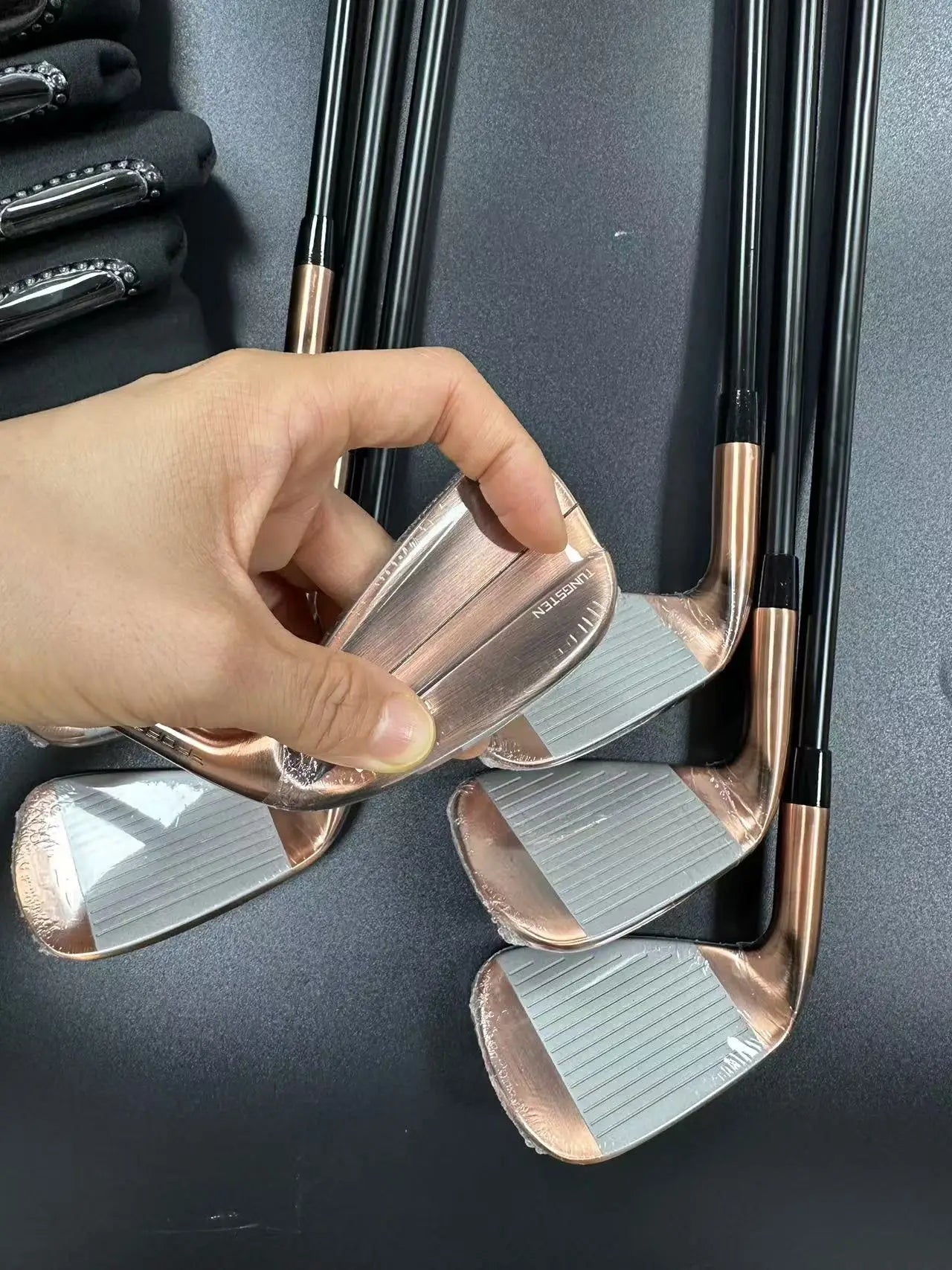 New Brand Golf Irons Copper Color Set P 790 456789p with Shaft and Grip P790 Golf Club Iron set 8pcs Head Cover Free Shipping