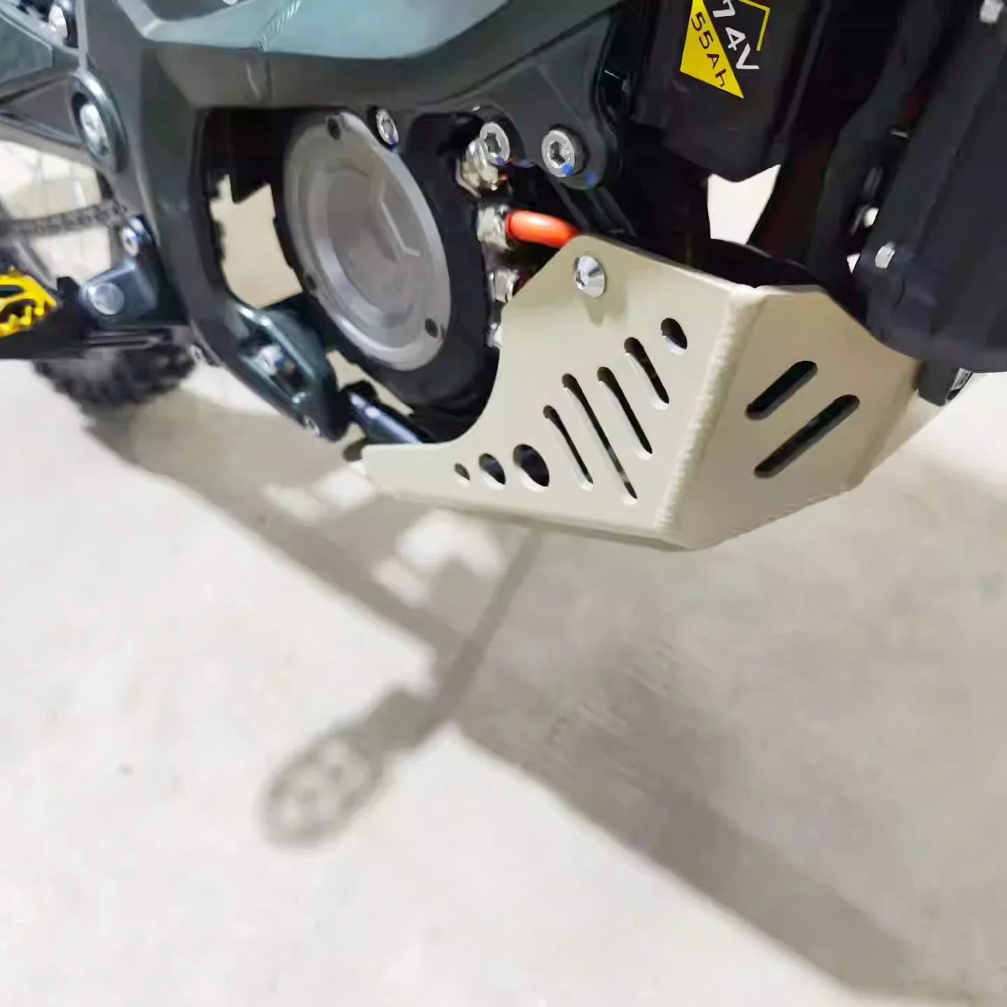 SURRON ULTRA BEE Skid Plate Electric Dirt bike Motorcycle Bottom Motor Armor Lightweight Aluminum Alloy Protects Skid Plate